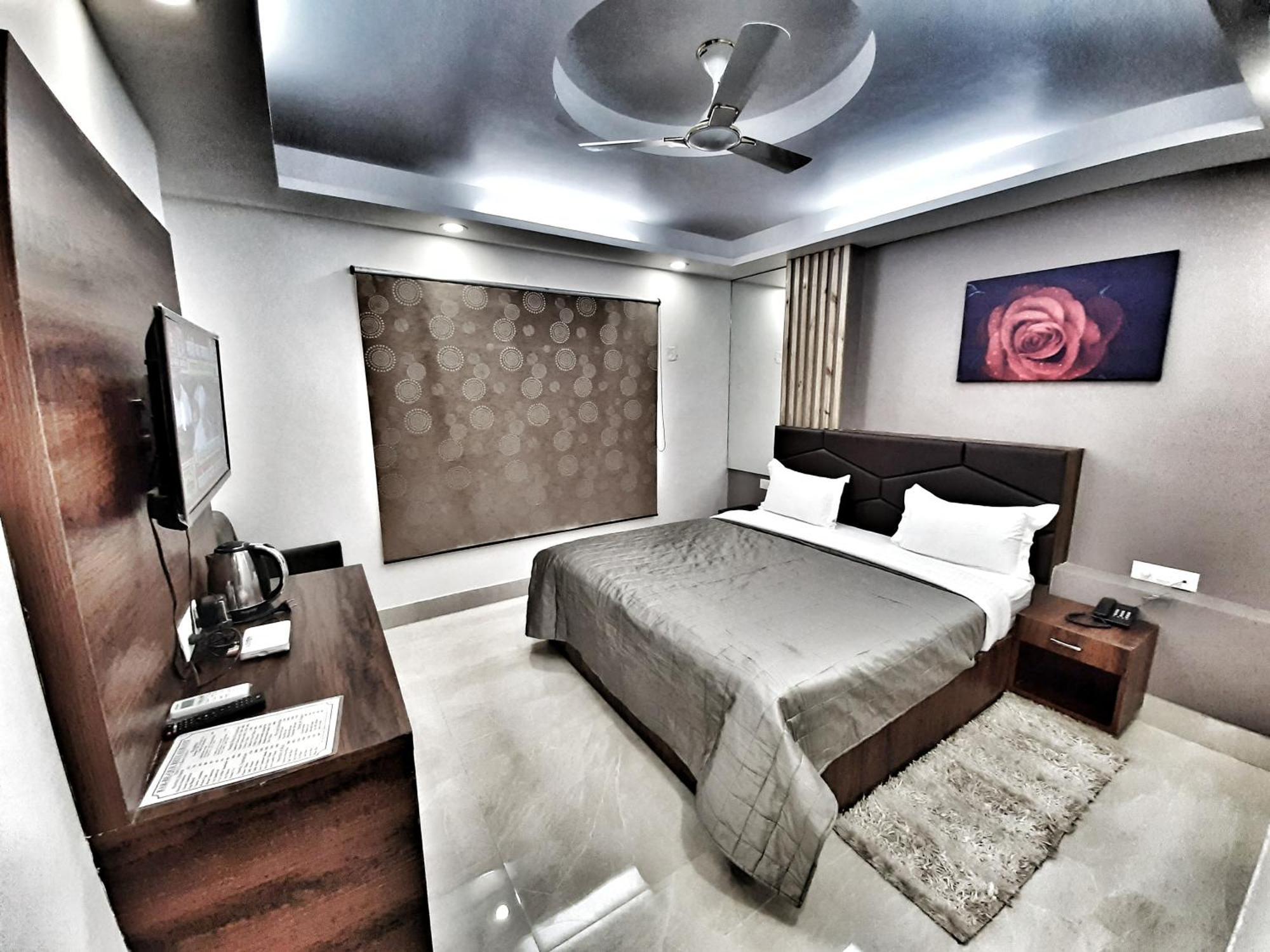 Airport Hotel Delhi Aerocity, 15 Mins Yashobhoomi Nova Deli Exterior foto